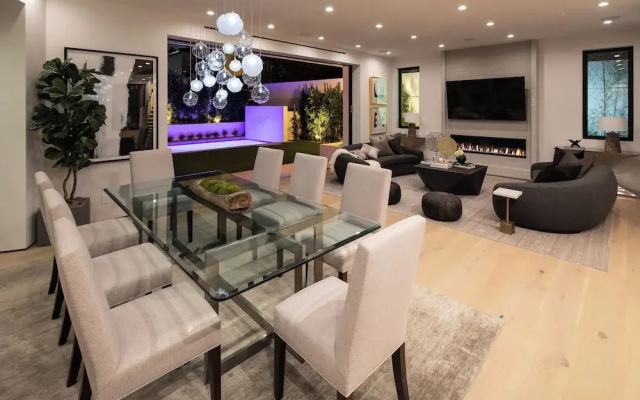 Elegant Melrose Home w Pool and Private Rooftop