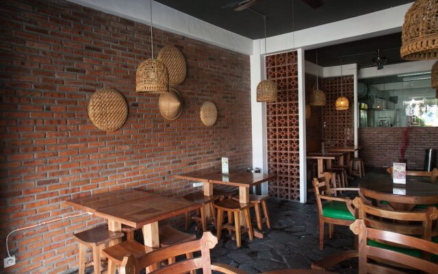 RedDoorz near Kawasan Industri SIER 2