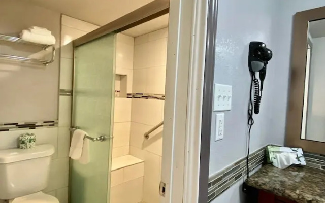 Rodeway Inn & Suites