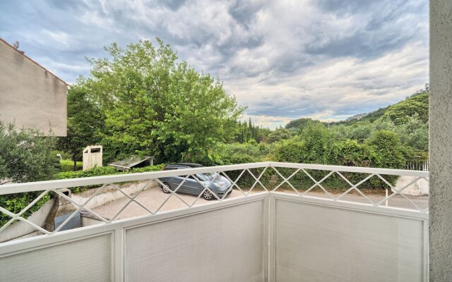 A1-luxury apt w big Balcony, 4 min Walk to Beach