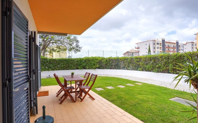 Beautiful Apartment With a Bedroom in Meia Praia and a Communal Swimming Pool