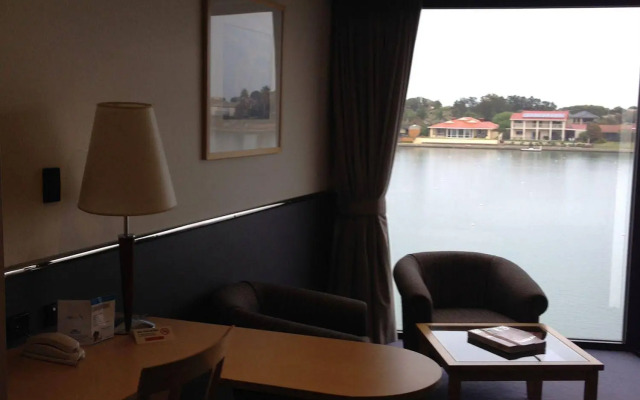 Lakes Hotel