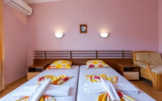 Family Room in Dafinka Guest House