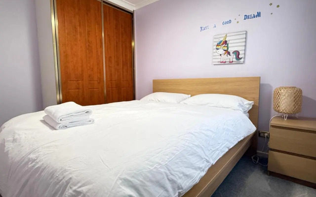 Scullin 3BR House, Free WiFi, Netflix, Parking