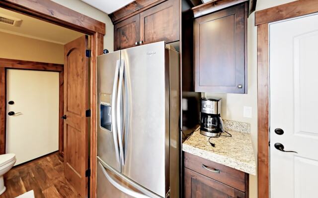 Well-Appointed Gem - 3 Br Townhouse