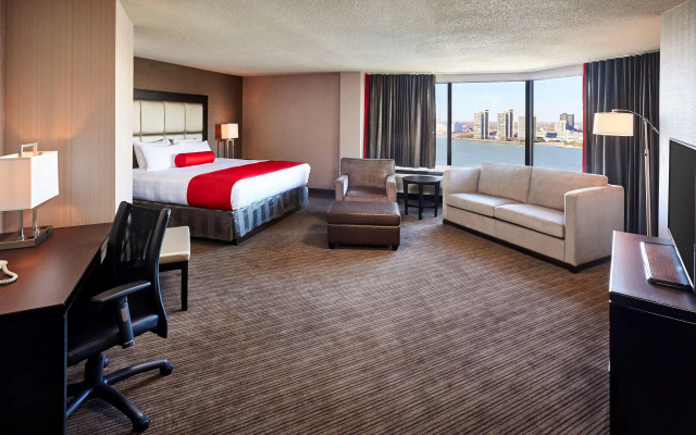 DoubleTree by Hilton Windsor Hotel & Suites