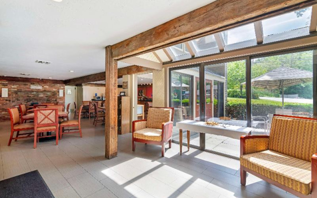 Best Western Plus Inn & Suites