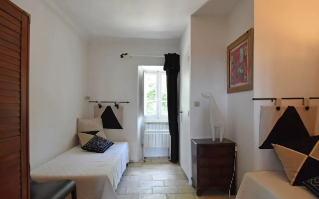 Magnificent Castle in Viols-le-fort With Swimming Pool