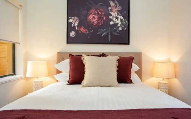 Central 2-bed Apartment With Private Parking