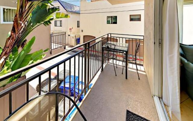 Mission Beach Townhouse by RedAwning