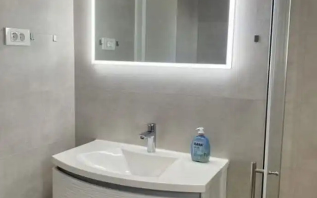 Blizina Mora II Modern Retreat