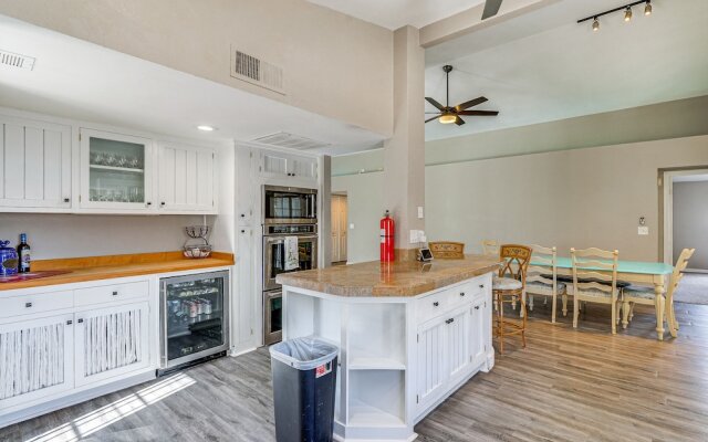 Pet-friendly Scottsdale Home w/ Screened Porch!