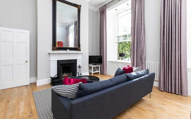 Magnificent 2 Bedroom Flat in Historic Army Barracks