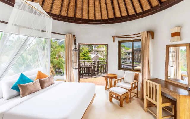 Aana Resort & Spa