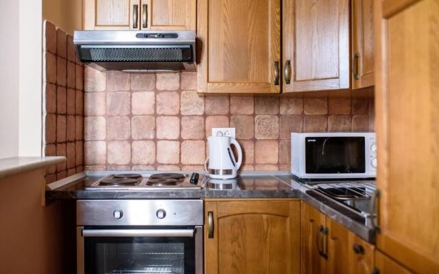 Amoret Apartments