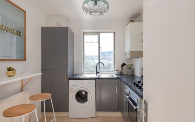 Modern 1BR Flat in Angel/islington, Fits 4