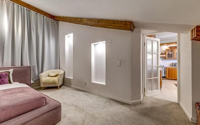 Апартаменты на Малой Конюшенной