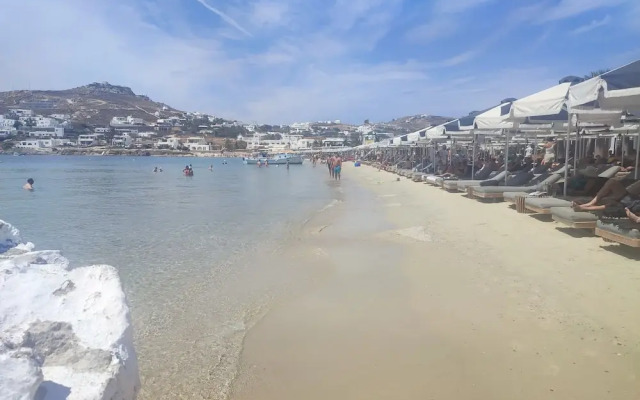 Ornos Beachside 2 Bd Stylish House