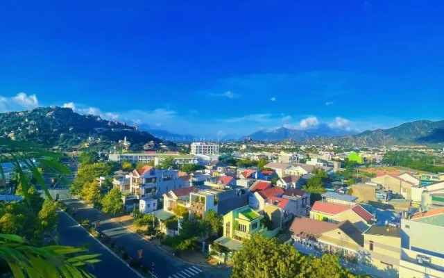 Sunrise Ninh Thuan Hotel