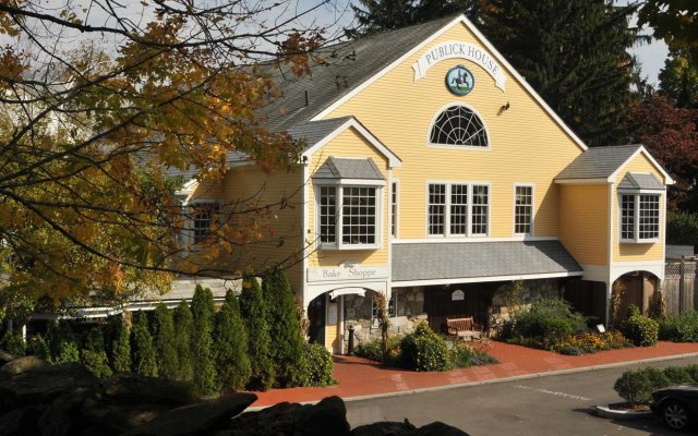 Publick House Historic Inn and Country Motor Lodge