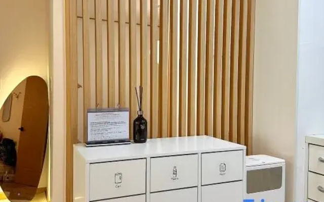 Modern 203 Stay