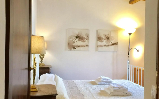 Tuscany style apt free parking 15 min from city center