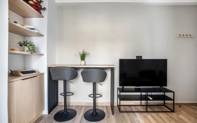 Sway - Chic 1-BR Apt & Balcony in Athens