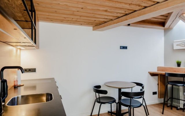 LJ5 - Old Town Rooms with Exclusive shared Roof Terrace