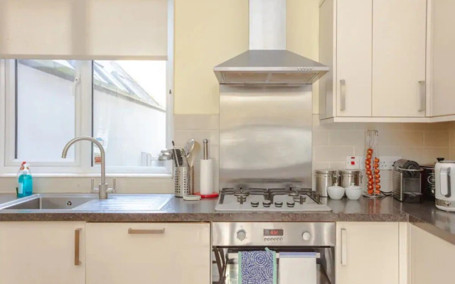 Peaceful 2 Bedroom Apartment in Affluent Fulham