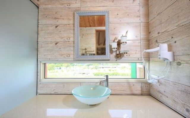 Lotung Stay B&B