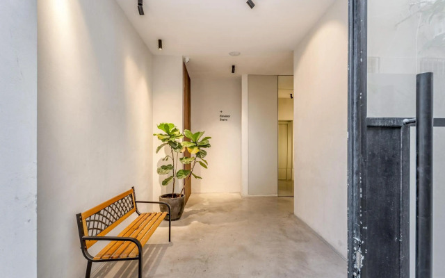 Trendy and cosy apartment / Balcony