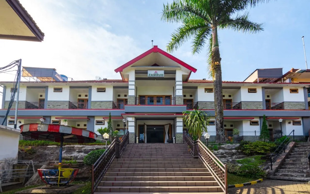 Sinergi Hotel Tretes by OYO Rooms