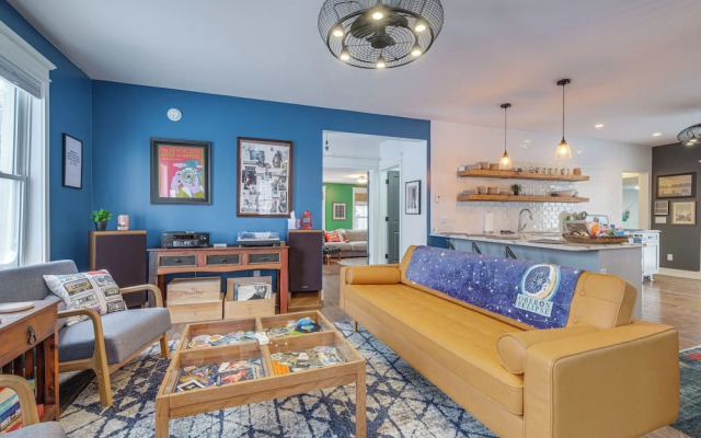 Frankfort Vacation Rental < 1 Mi to Lake Michigan!