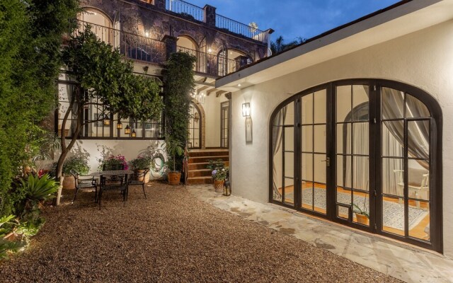 Panoramic Paradise 3BR Overlooking SMA