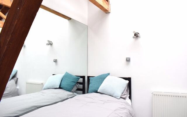 2 Bedroom Old Warehouse Near Canary Wharf