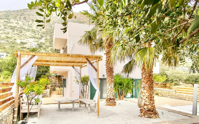 Haroupia the Residence