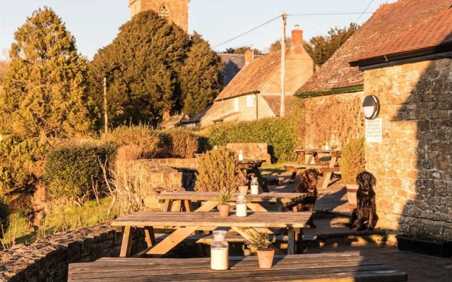 Three Horseshoes Inn