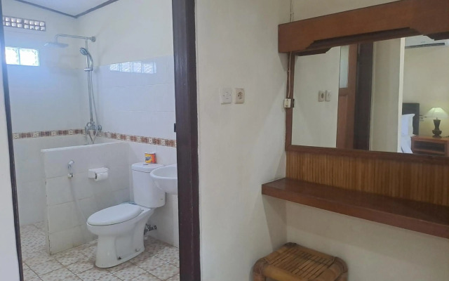 Lovina Beach Hotel