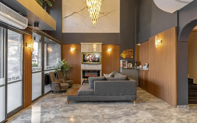 Loyal City Hotel