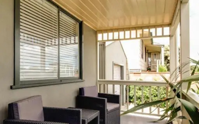 Reardon Place - moments from the family friendly Pea Soup Cove