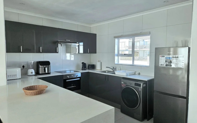 Dolphin Ridge Seaside Apartment