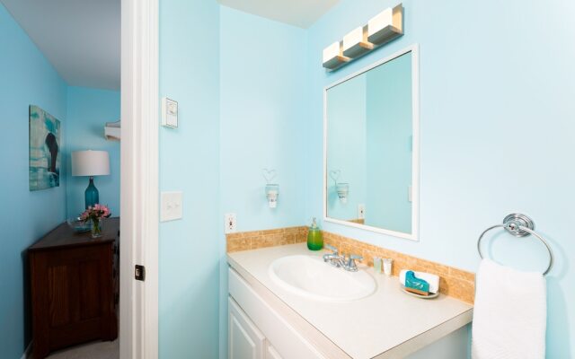 Looking Glass Beachfront Inn