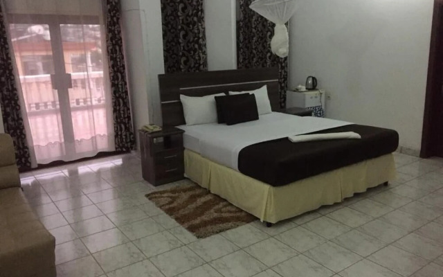 Romalo Hotel & Apartments