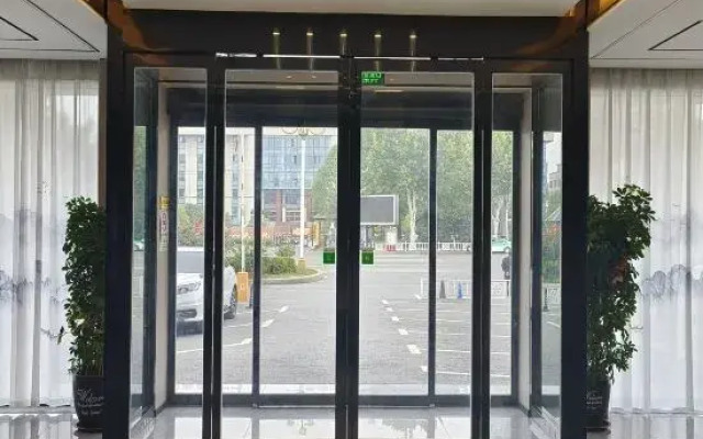 Xingyue Smart Cinema Hotel (Xixia Century Square Branch)