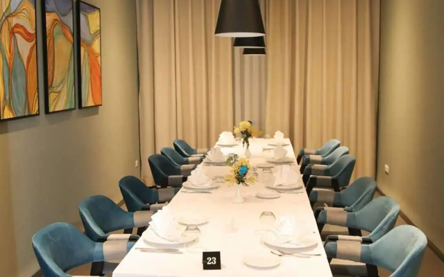 Golden Tulip Opera Alger