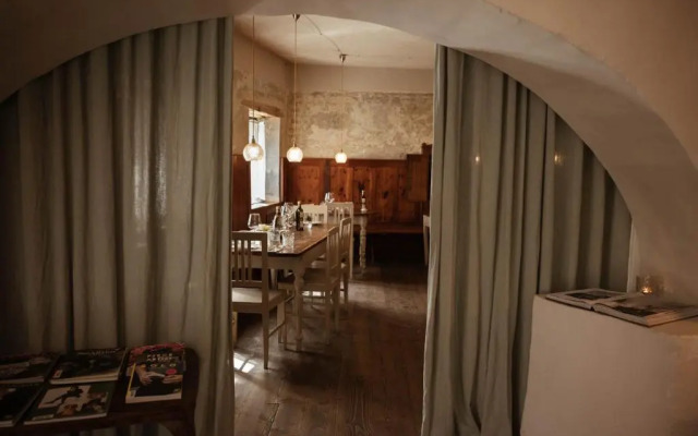 1477 Reichhalter Eat & Sleep