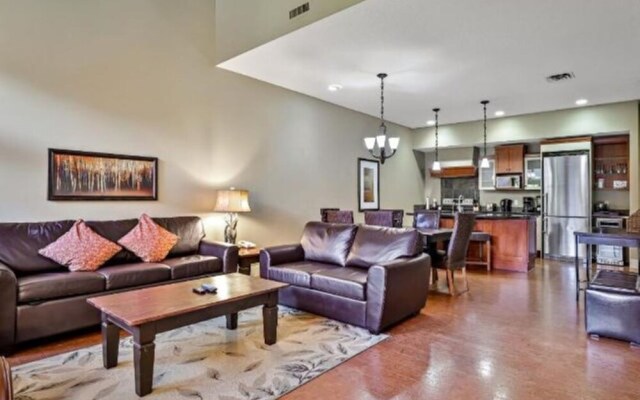 Luxury 3-Br Penthouse | INDOOR Pool & Hot Tub | Pool Table | 2 Decks + Mtn Views