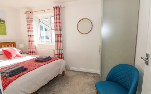 6 Hunters Green Close