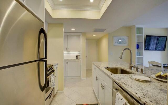 Midnight Cove II Bldg 7: Top Floor With Views