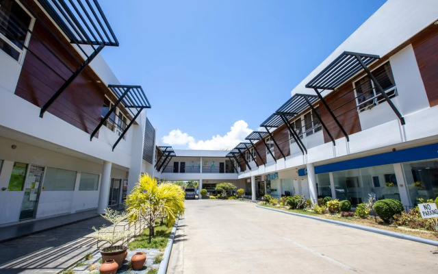 Holiday Suites Hotel & Resort